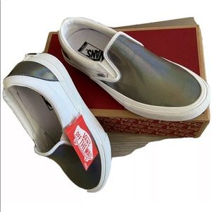 Vans of the Wall, Men US Size 7.5, silver and white, Classic Slip-On Pro, New
